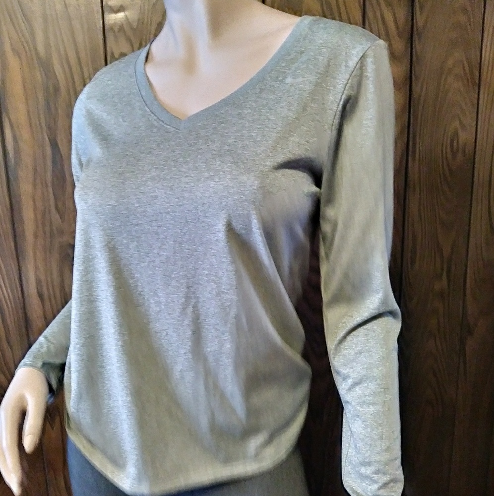 New The NIKe Tee t-shirt
